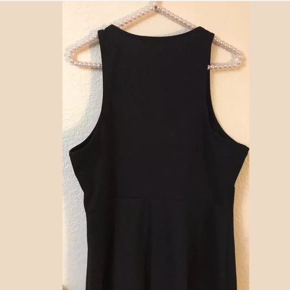 Vanity Room Size L Black V-Neck Crepe Dress - Picture 7 of 7